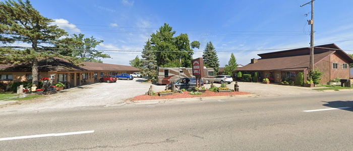 Korbinskis Lakeview Motel (McKee's Coffee Bar and Cabins, Denton Creek Motel)